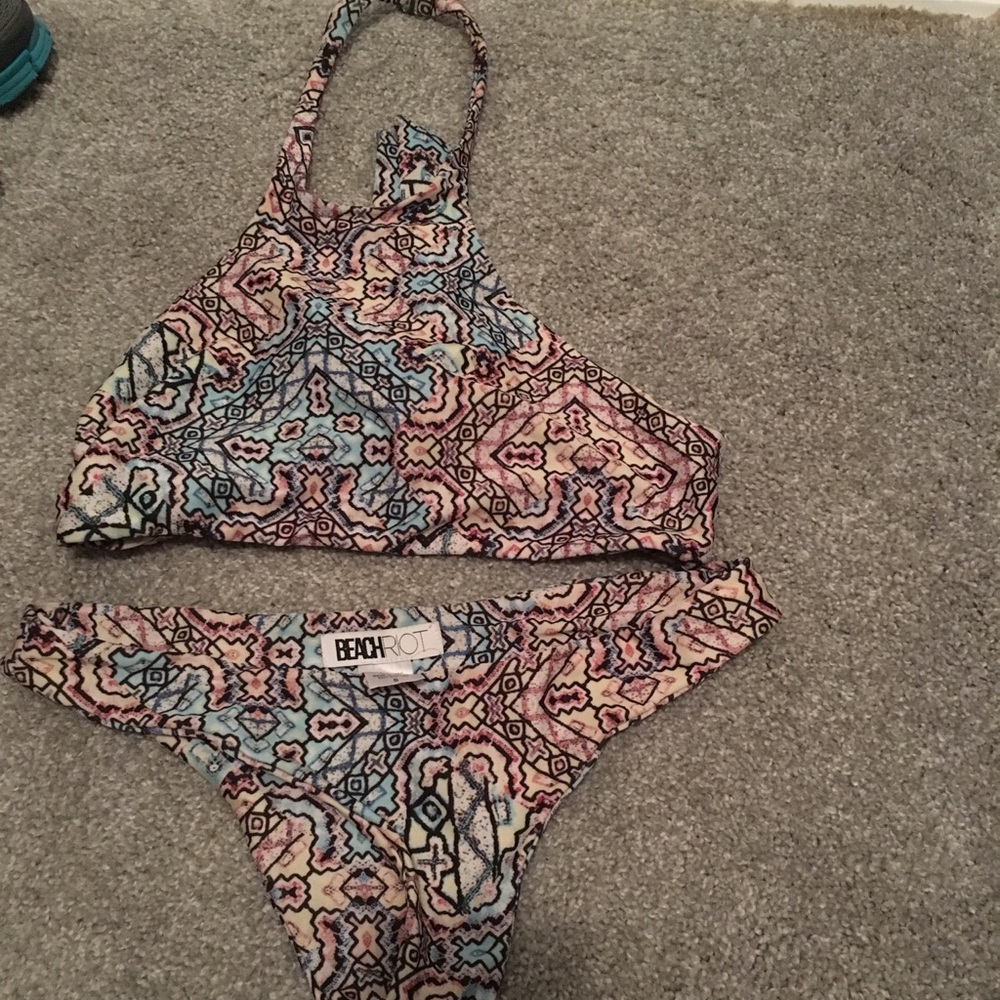 Beach Riot Bikini - Picture 3 of 5